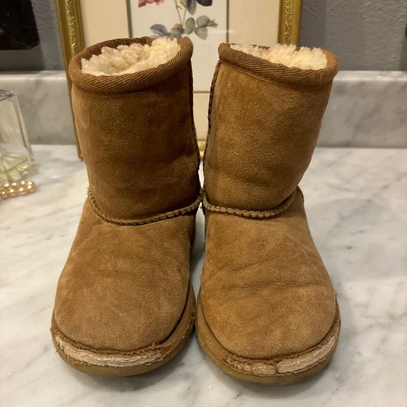 Ugg Kid’s Boots Size 10 - Picture 2 of 10